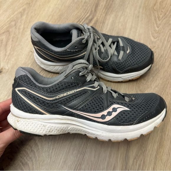 Saucony Cohesion Grey and Light Pink Sneakers size 7 - Picture 1 of 8